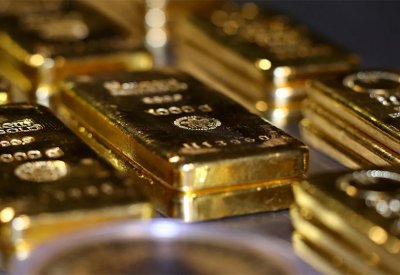 مع ضربة التضخم.. أونصة الذهب تتراجع من مستوى مرتفع