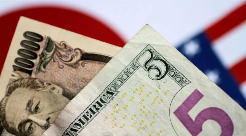 الين الياباني يهبط إلى أدنى مستوى له منذ 20 عاماً أمام الدولار