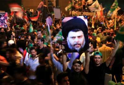غموض في العراق..تظاهرات وحل للبرلمان أم حكومة بلا الصدر