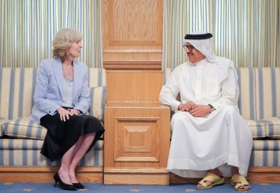 وزير الخارجية يودع نائب رئيس بعثة الولايات المتحدة الأمريكية لدى مملكة البحرين