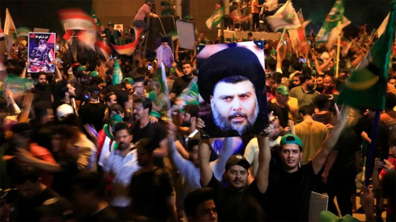 غموض في العراق..تظاهرات وحل للبرلمان أم حكومة بلا الصدر
