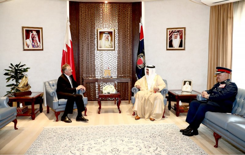 معالي وزير الداخلية يستقبل رئيس هيئة أركان الدفاع للقوات المسلحة البريطانية السابق