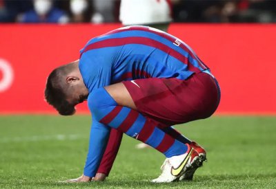 بعد الانفصال عن شاكيرا.. برشلونة يصدم بيكيه بقرار قاسٍ