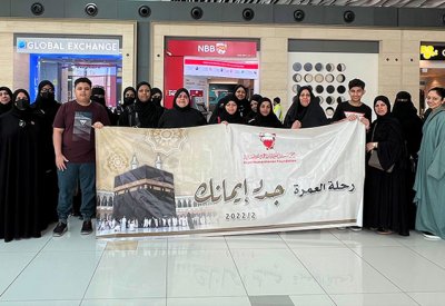 أسر المؤسسة الملكية للأعمال الإنسانية يأدون مناسك العمرة