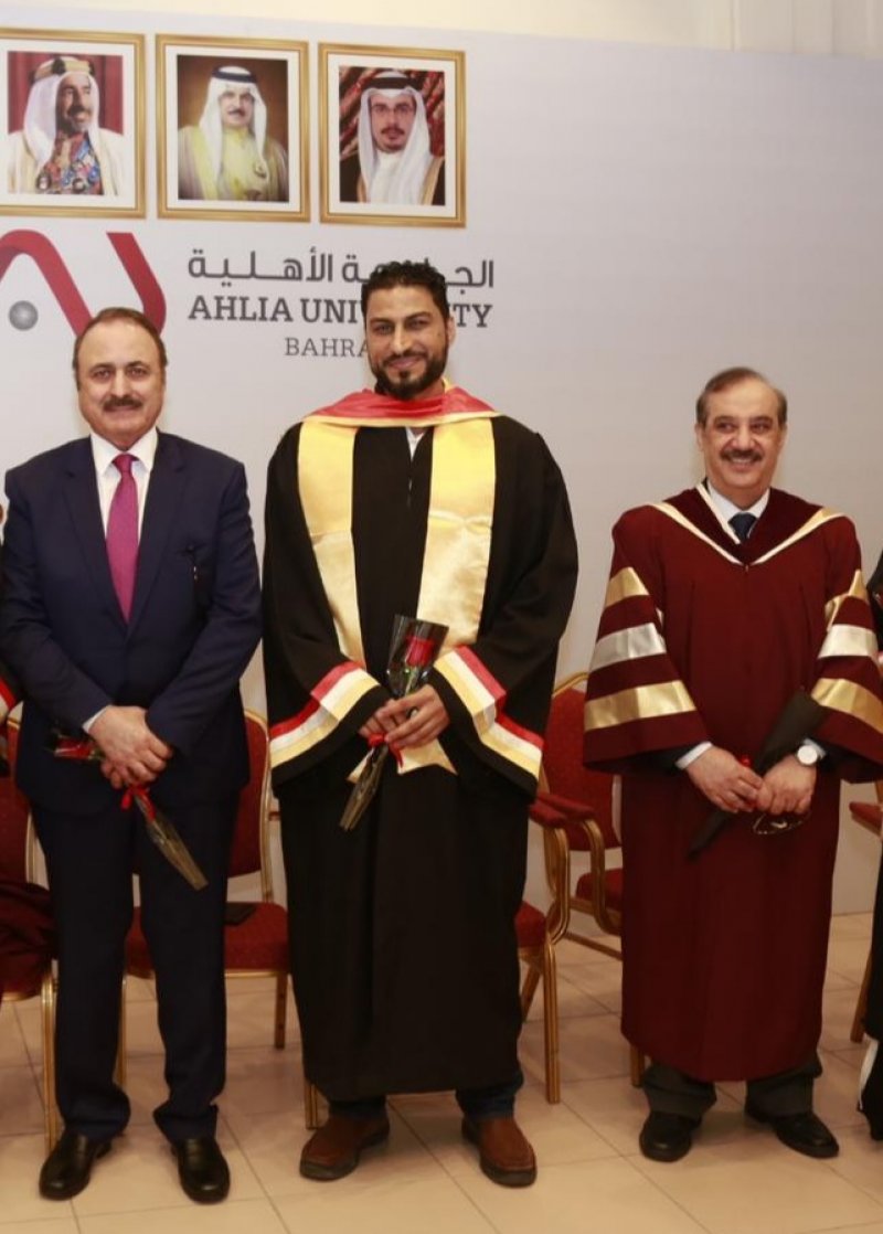 المعراج ينال درجة الماجستير بامتياز مع مرتبة الشرف الأولى في تخصص الإعلام والعلاقات العامة