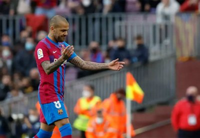 داني ألفيش يودع برشلونة