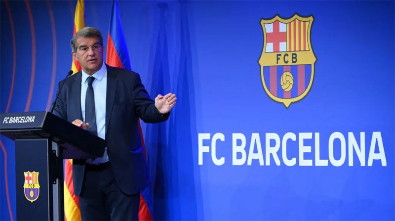 برشلونة يبيع جزءاً من أصوله لتجاوز كوارث بارتوميو