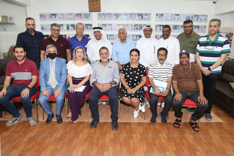 أوال يكرم فريق مسرحية "حتى إشعار آخر"