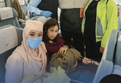 سعودي ينقذ سيدة حامل.. ساعدها في الولادة على متن طائرة