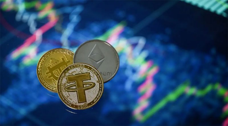 بيتكوين تعمق خسائر العملات المشفرة وتتجه نحو 18 ألف دولار