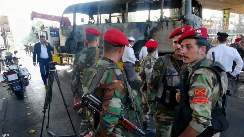 سوريا.. قتلى في صفوف الجيش باستهداف حافلة مدنية