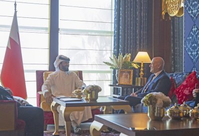 ناصر بن حمد: ماضون في تعزيز قطاع النفط والغاز
