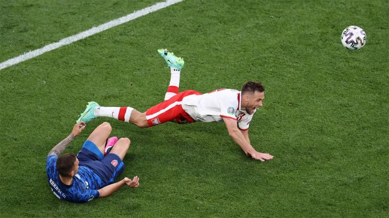استبعاد لاعب بولندي من المونديال بعد انضمامه لفريق روسي