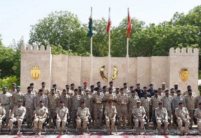 تخريج إحدى الدورات المتخصصة للضباط بقوة دفاع البحرين