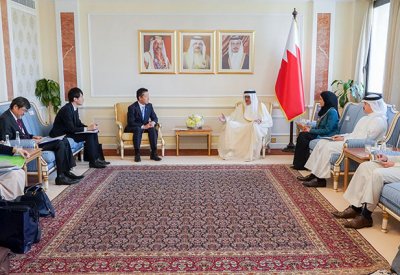 وزير الخارجية يستقبل النائب البرلماني لوزير خارجية اليابان