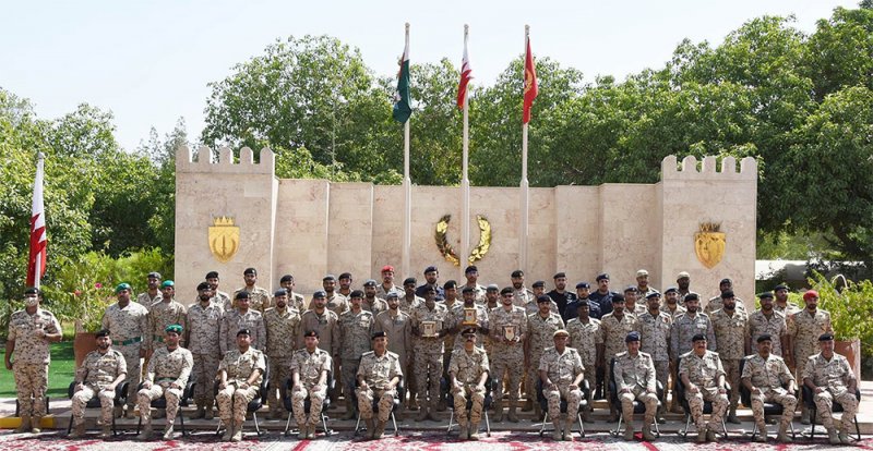 تخريج إحدى الدورات المتخصصة للضباط بقوة دفاع البحرين