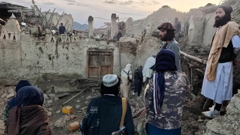 ارتفاع حصيلة زلزال أفغانستنان إلى ألف قتيل