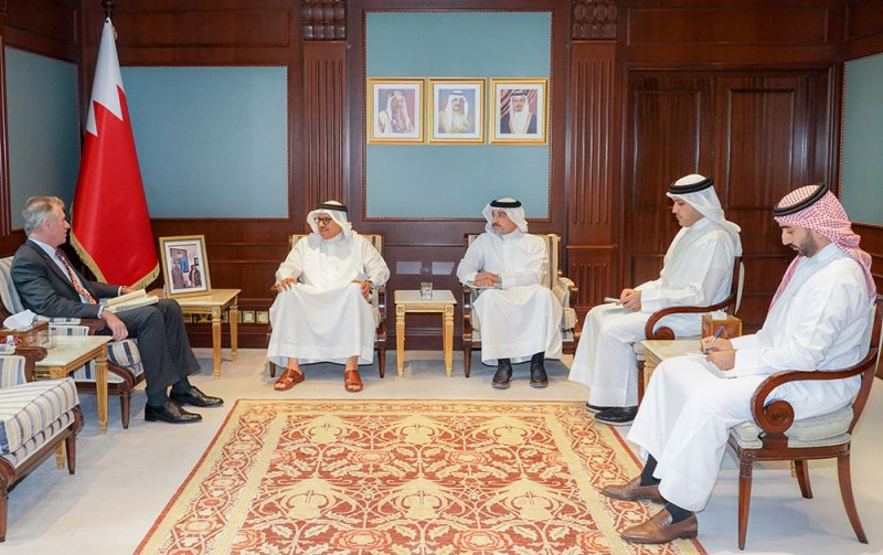 وزير الخارجية يستقبل المدير التنفيذي للمعهد الدولي للدراسات الاستراتيجية بالشرق الأوسط
