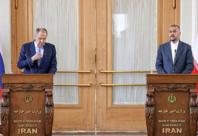 روسيا تؤيد اتفاقًا نوويًّا “بلا تغيير”.. وإيران تنتقد الناتو