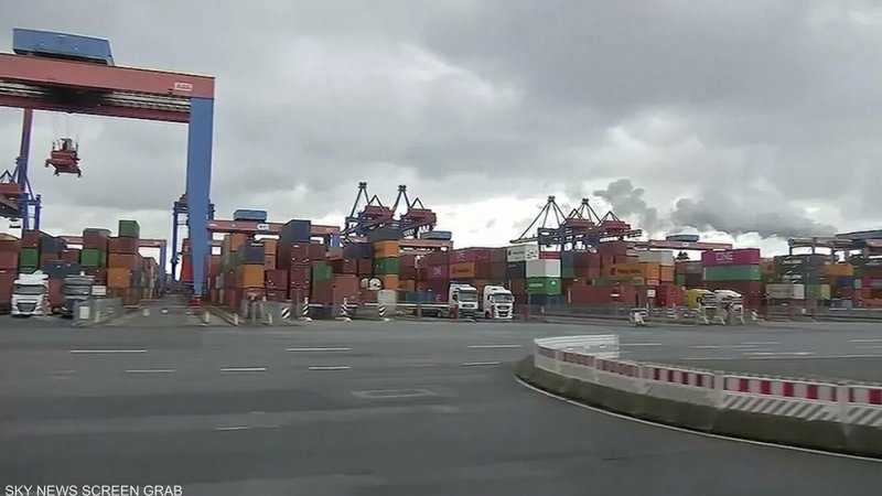 خبير: واشنطن أطلقت النار على قدميها بفرض العقوبات على موسكو