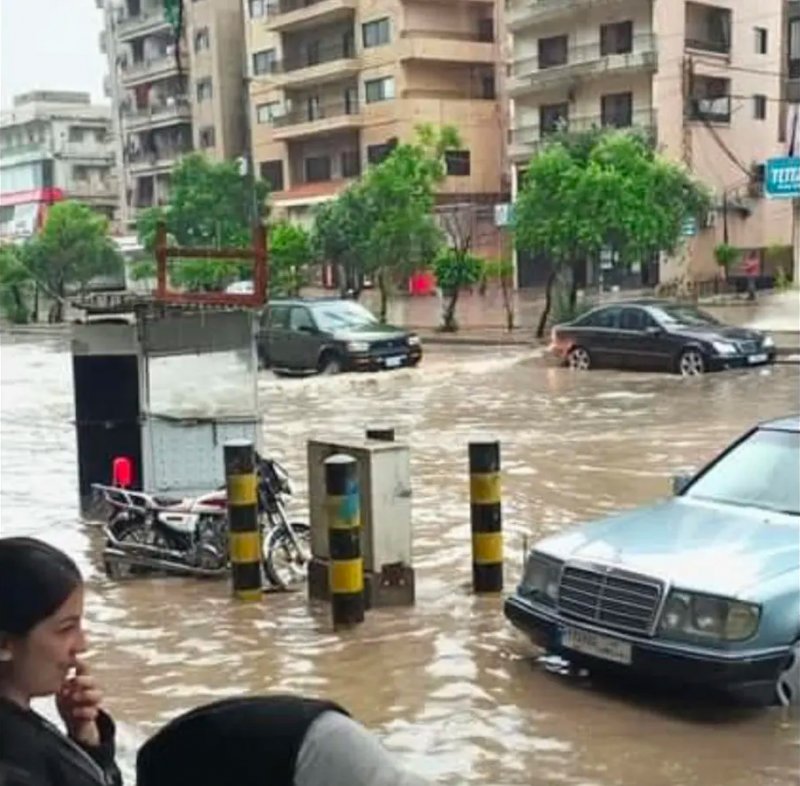 لبنان.. سيول وعواصف رعدية وبرَد "في عز الصيف"