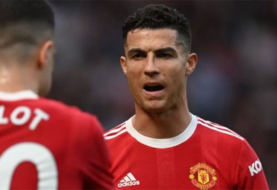 مصدر من قلب الأولد ترافورد يحسم مستقبل رونالدو: ليس للبيع