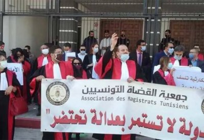 قضاة تونس ماضون بإضرابهم.. والوزارة تهدّد بقطع رواتبهم