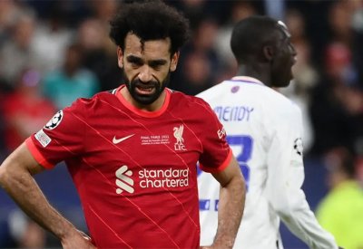 أسطورة ليفربول: مفاوضات صلاح تهدد النادي