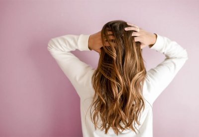 بعيدا عن الزراعة والكريمات.. 5 أغذية سحرية لشعر لامع