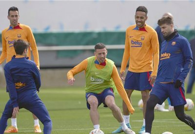روما يرفض ضم مدافع برشلونة