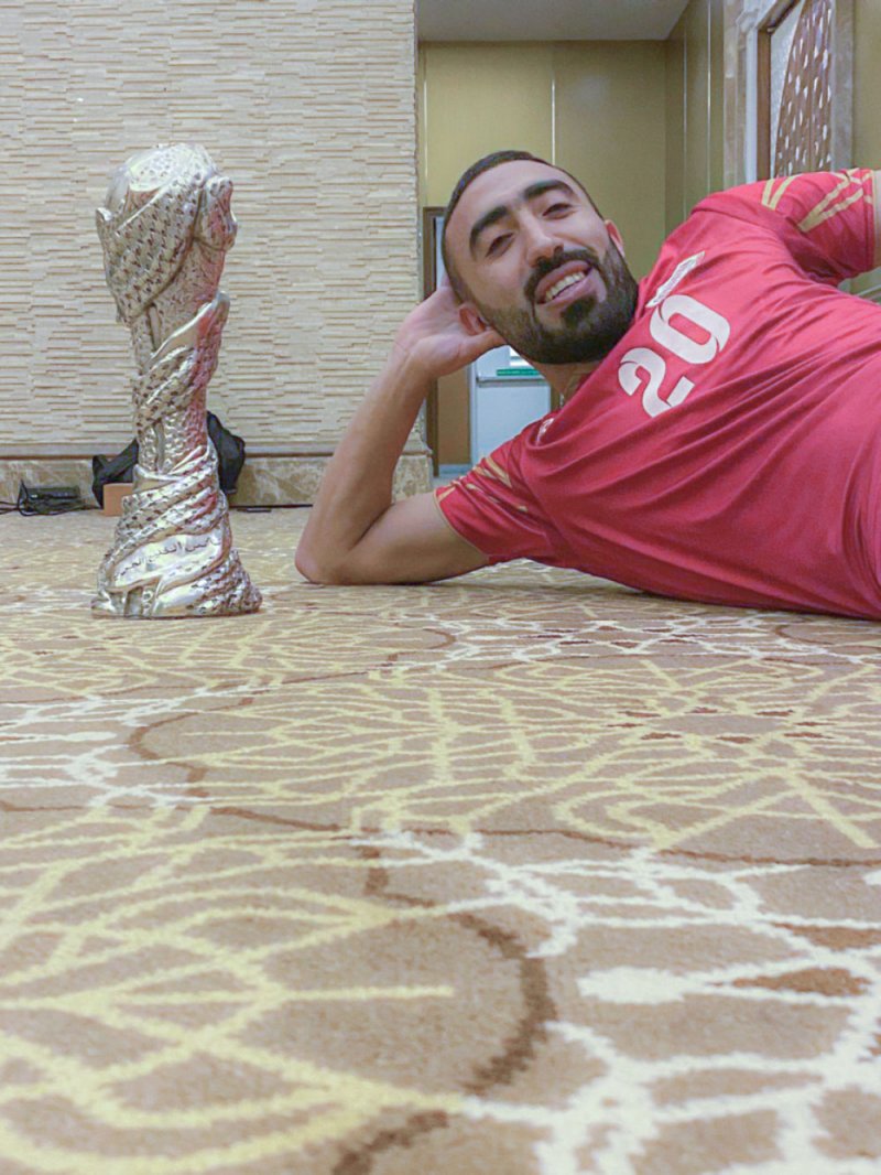مهدي حميدان عبر لايف “خلك رياضي”: طموح “الأحمر” الأدوار النهائية لكأس آسيا