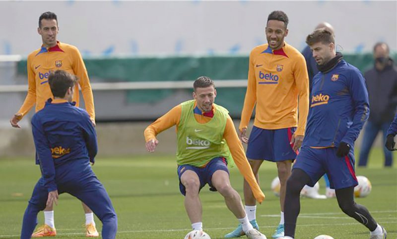 روما يرفض ضم مدافع برشلونة