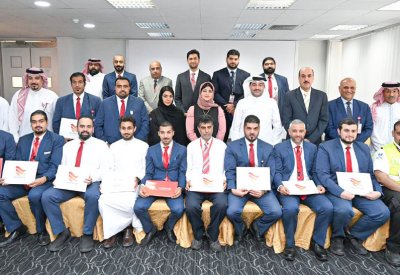 “باس” تحتفي بالموظفين المكملين لبرنامج التطوير الإداري