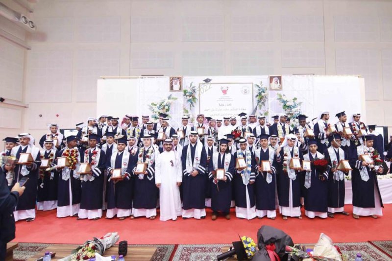 سمو الشيخ سلمان بن عبدالله بن حمد آل خليفة يشرف حفل تخريج الفوج الثالث من "الفاتح الثانوية"