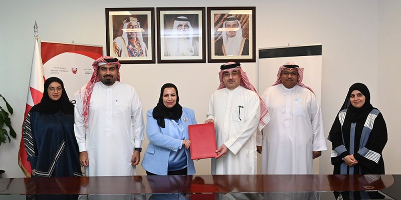 وزارة الصناعة والتجارة والهيئة الوطنية لعلوم الفضاء توقعان مذكرة تفاهم لزيادة كفاءة عمليات الرقابة في المناطق الصناعية