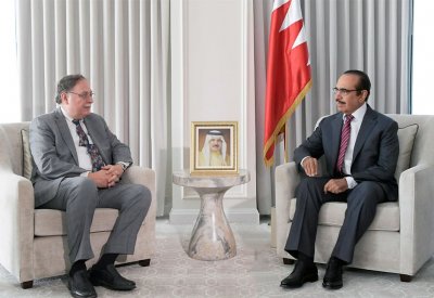 وزير الداخلية يجتمع مع نائب مساعد وزير الخارجية الأمريكية للشئون السياسية والعسكرية