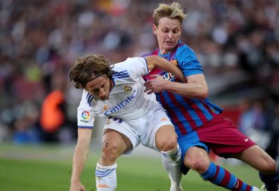 يونايتد يتقدم في مفاوضاته مع برشلونة بشأن دي يونغ