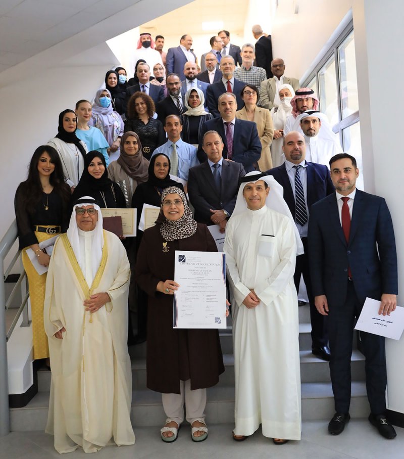 جامعة البحرين تحتفي بنيل كلية الآداب الاعتماد الدولي من الوكالة البريطانية