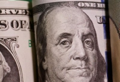الدولار يصعد بعد تأكيد باول على تشديد السياسة النقدية