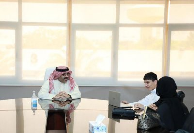 المدير العام لشؤون المدارس يستقبل الطالب المتميز عبدالرحمن العبدالله