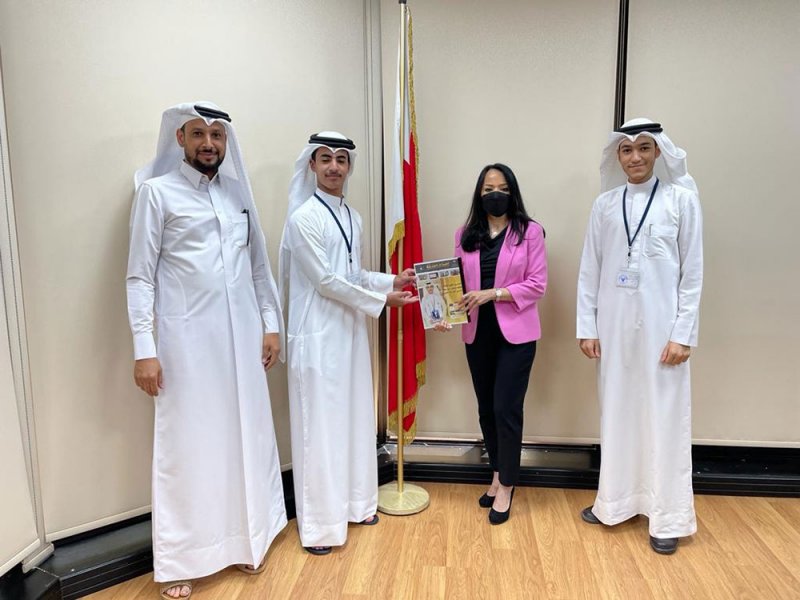 الوكيل المُساعد للخدمات التعليمية تُشيد بإنجازات مدرسة مدينة عيسى الثانوية للبنين