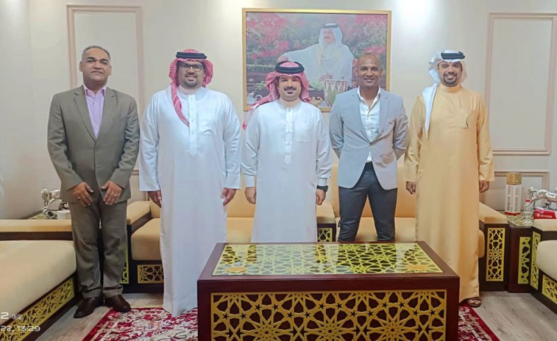سمو الشيخ خليفة بن علي يستقبل اللاعب الفرنسي الدولي السابق مالودا