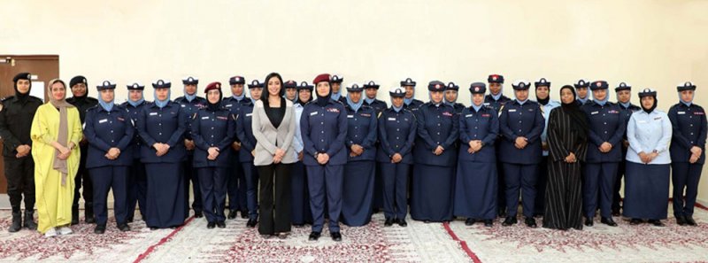 مركز تدريب الشرطة النسائية يعقد ورشة عمل "مفاتيح السعادة"