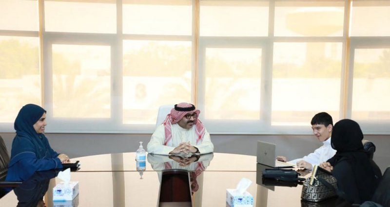 المدير العام لشؤون المدارس يستقبل الطالب المتميز عبدالرحمن العبدالله