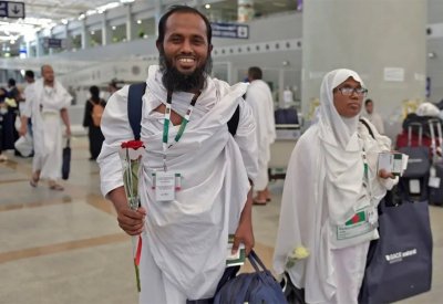 المسلمون يتدفقون على مكة في أول حج بعد الجائحة