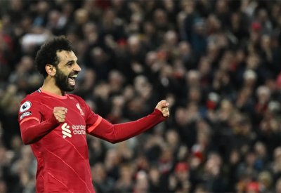 ليفربول يربط محمد صلاح بـ"عقد طويل"