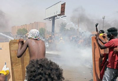 السودان.. الشارع يواصل التصعيد بعد يوم دام