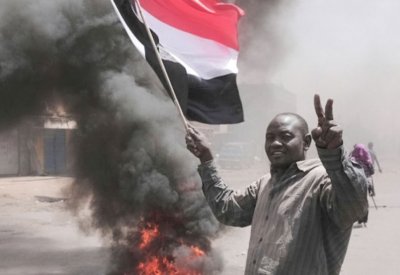 تواصل التظاهرات بالسودان والسلطات تغلق 3 جسور