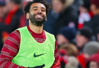 أسطورة مانشستر يونايتد ساخرًا: صلاح تلاعب بليفربول