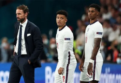 الاتحاد الأوروبي يتوعد المسيئين للاعبي كرة القدم عبر الإنترنت